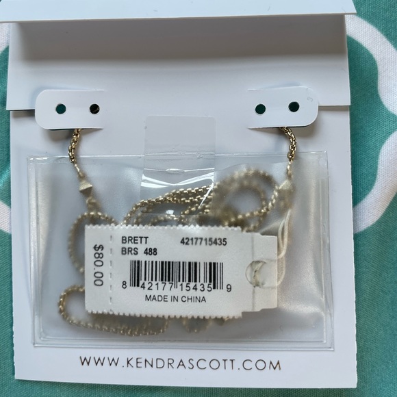 Kendra Scott Brett Pendant Necklace in Gold and Blue Apatite - Picture 4 of 4